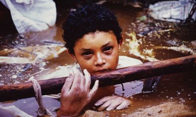 La petite Omayra Sánchez meurt dans la boue et l’eau insalubre