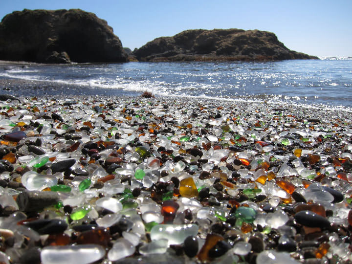 La plage de verre en Californie (Etats-Unis)