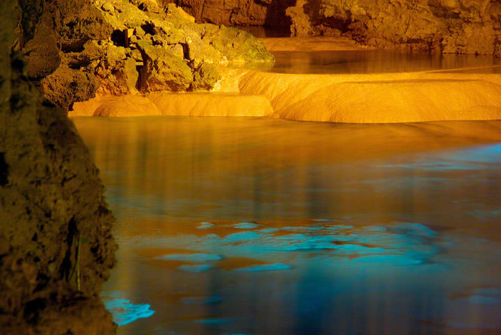 Les grottes de Gyokusendo (Japon)