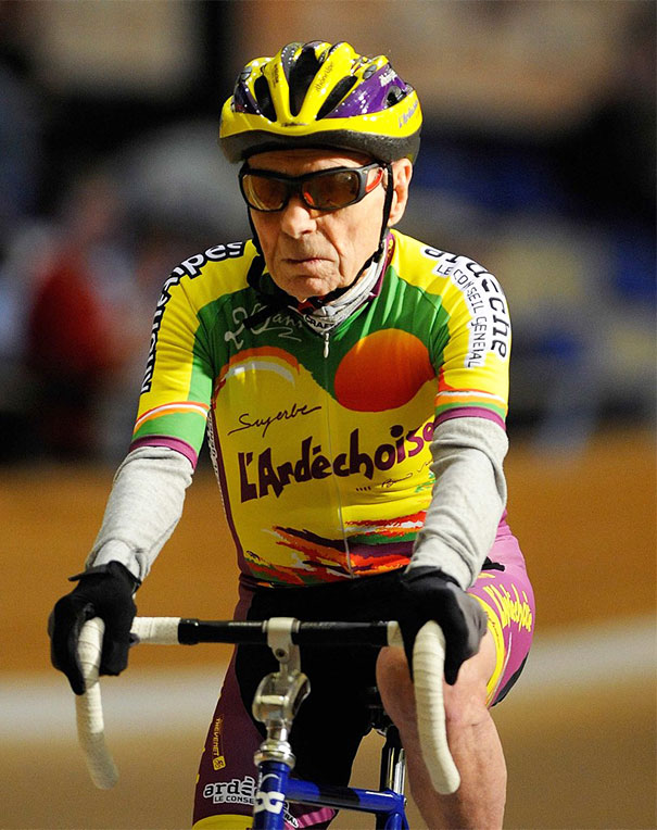 Le sport maintient la forme, c’est ce que pense le cycliste Robert Marchand, 102 ans
