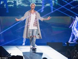Ivre, Justin Bieber s’est produit sur scène en playback