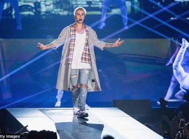 Ivre, Justin Bieber s’est produit sur scène en playback