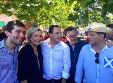 Marine Le Pen change son image en utilisant des méthodes de Vladimir Poutine