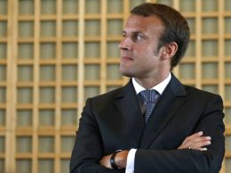 À gauche, Emmanuel Macron arrive en tête des sondages en vue des présidentielles