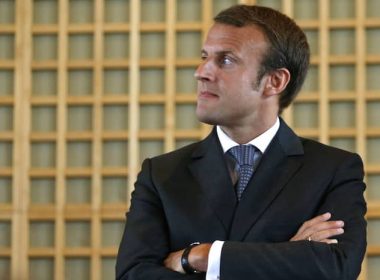 À gauche, Emmanuel Macron arrive en tête des sondages en vue des présidentielles