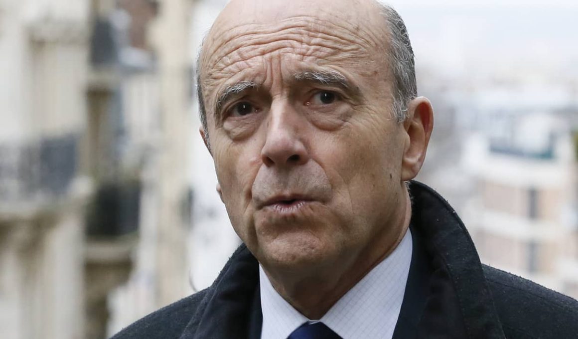 Sarkozy est à la peine derrière Juppé