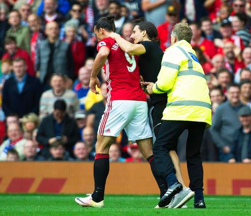 La rencontre d’Ibrahimovic avec son sosie fait la une des tabloïds britanniques